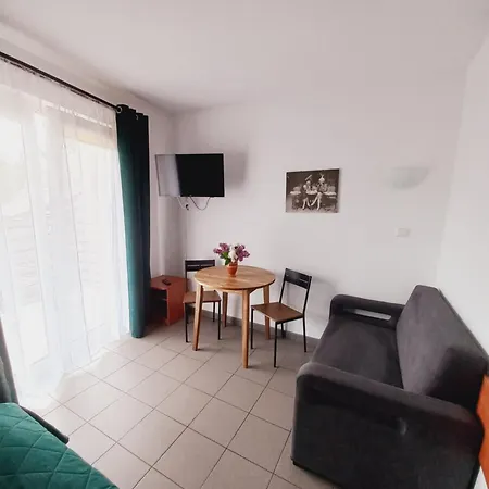 Maison d'hôtes Mira 200 Metrow Od Morza 3*