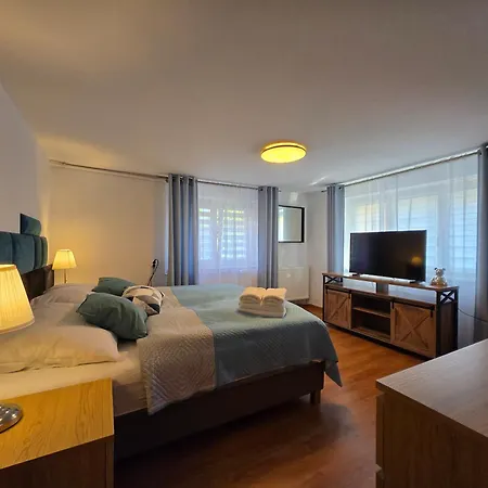 Maison d'hôtes Mira 200 Metrow Od Morza 3*