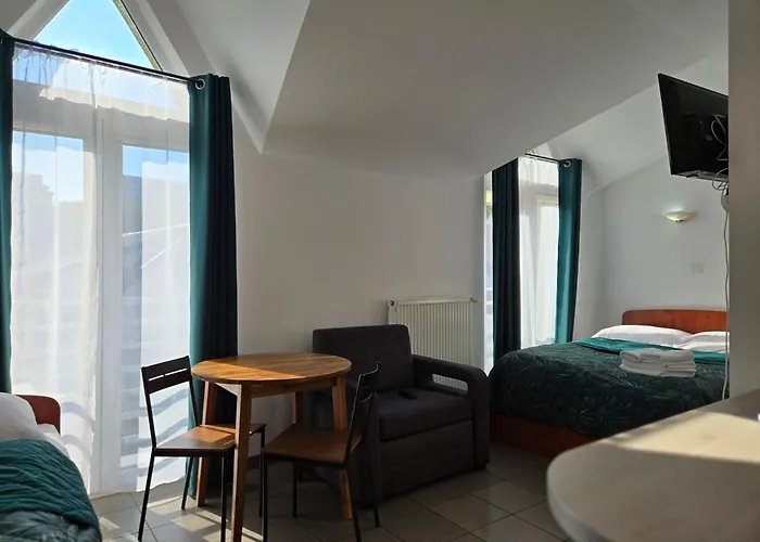 בית הארחה Mira 200 Metrow Od Morza